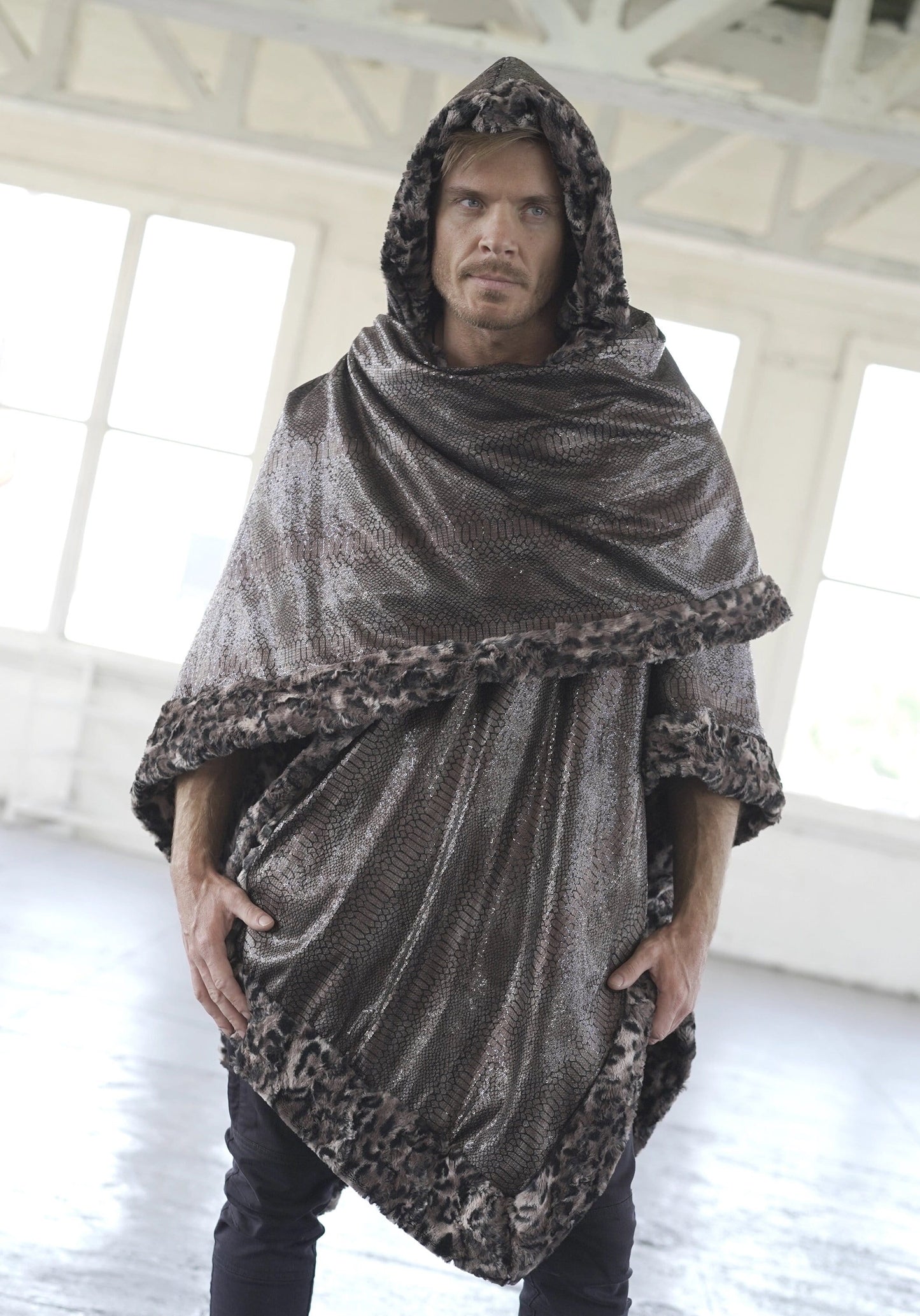 PONCHO WRAP Faux Fur