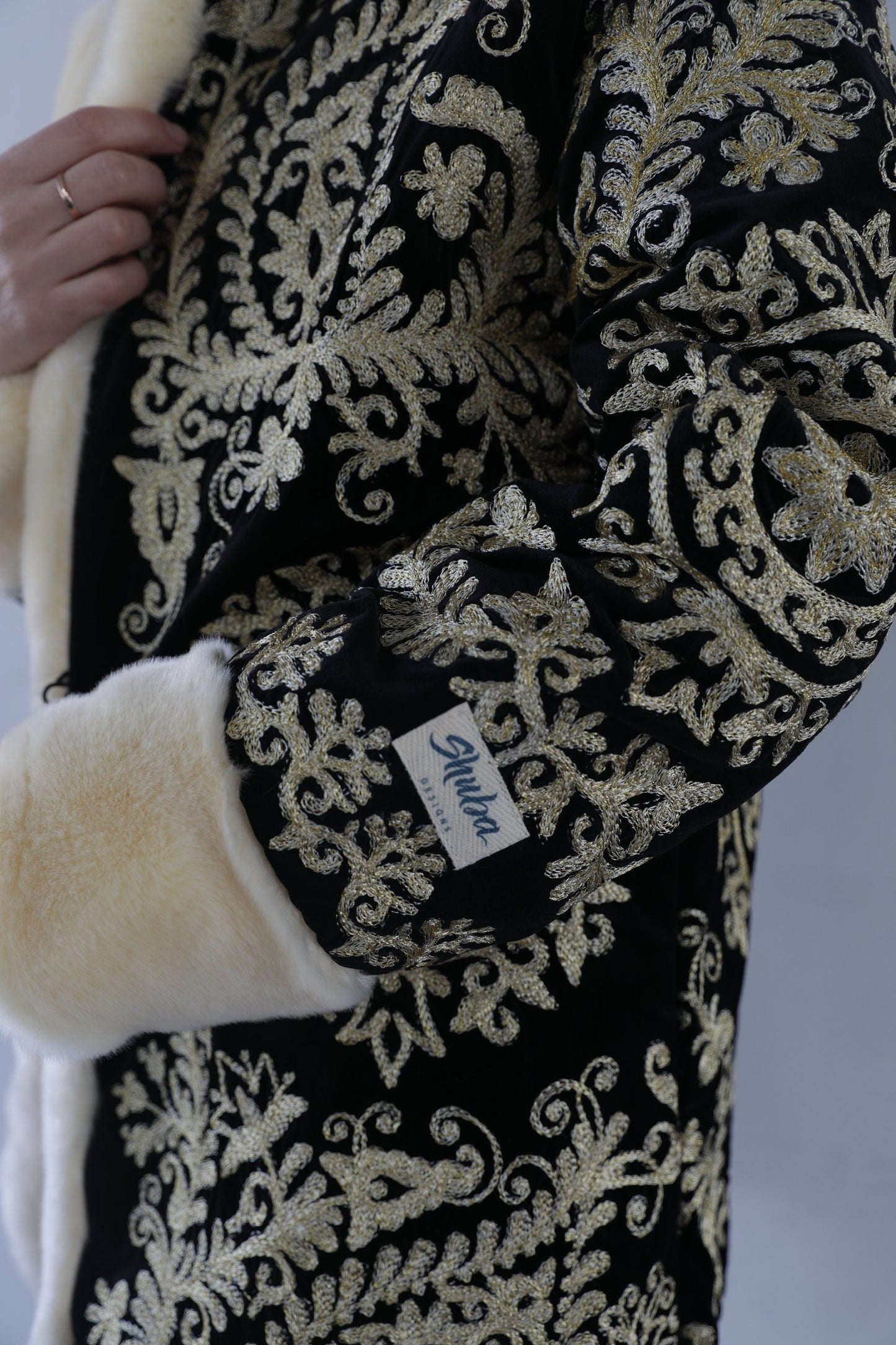 ALIVE Embroidery Fur Coat