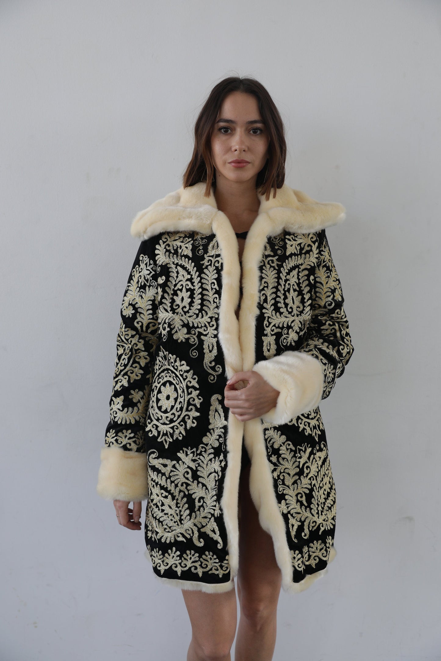 ALIVE Embroidery Fur Coat