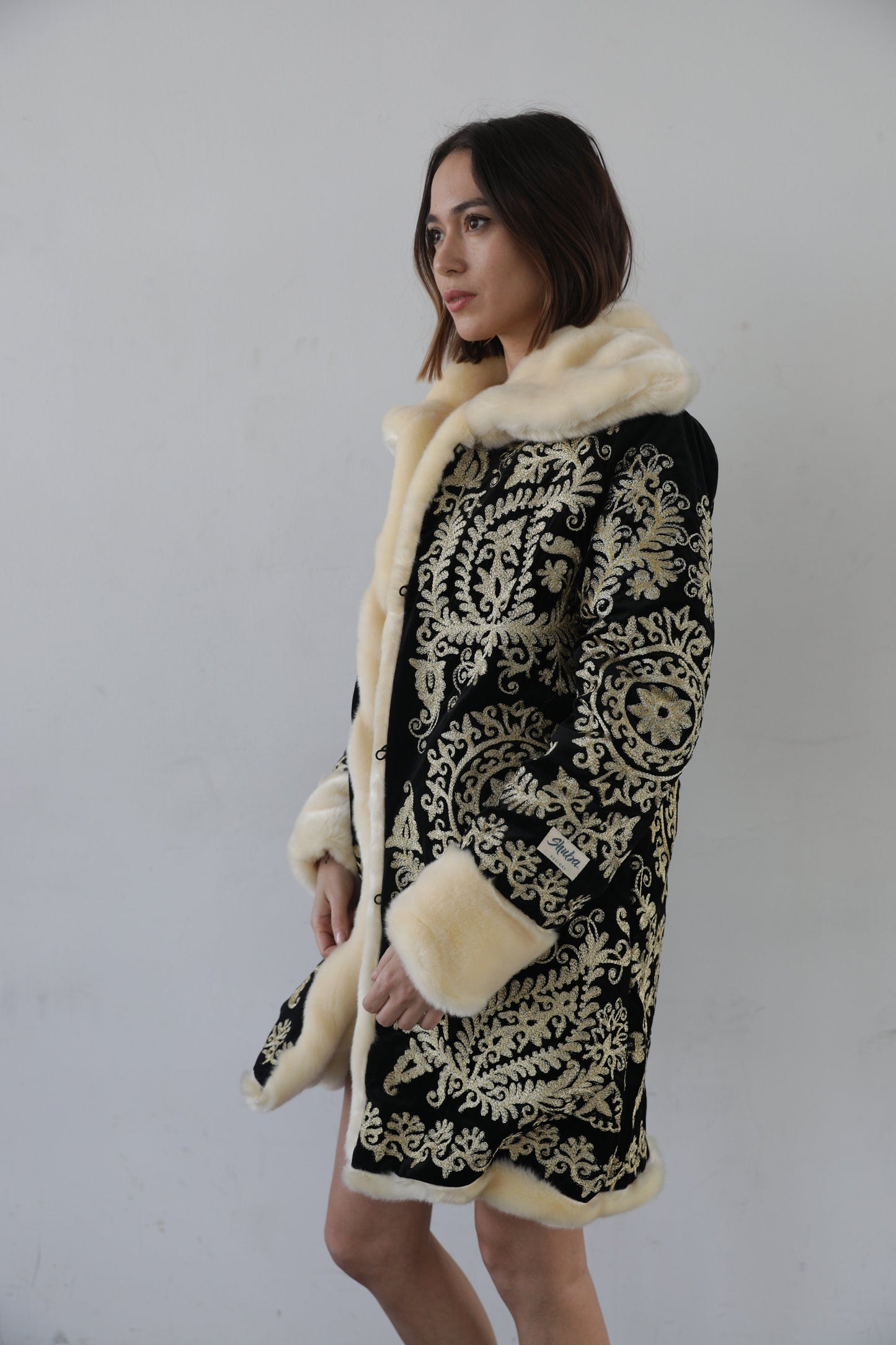 ALIVE Embroidery Fur Coat