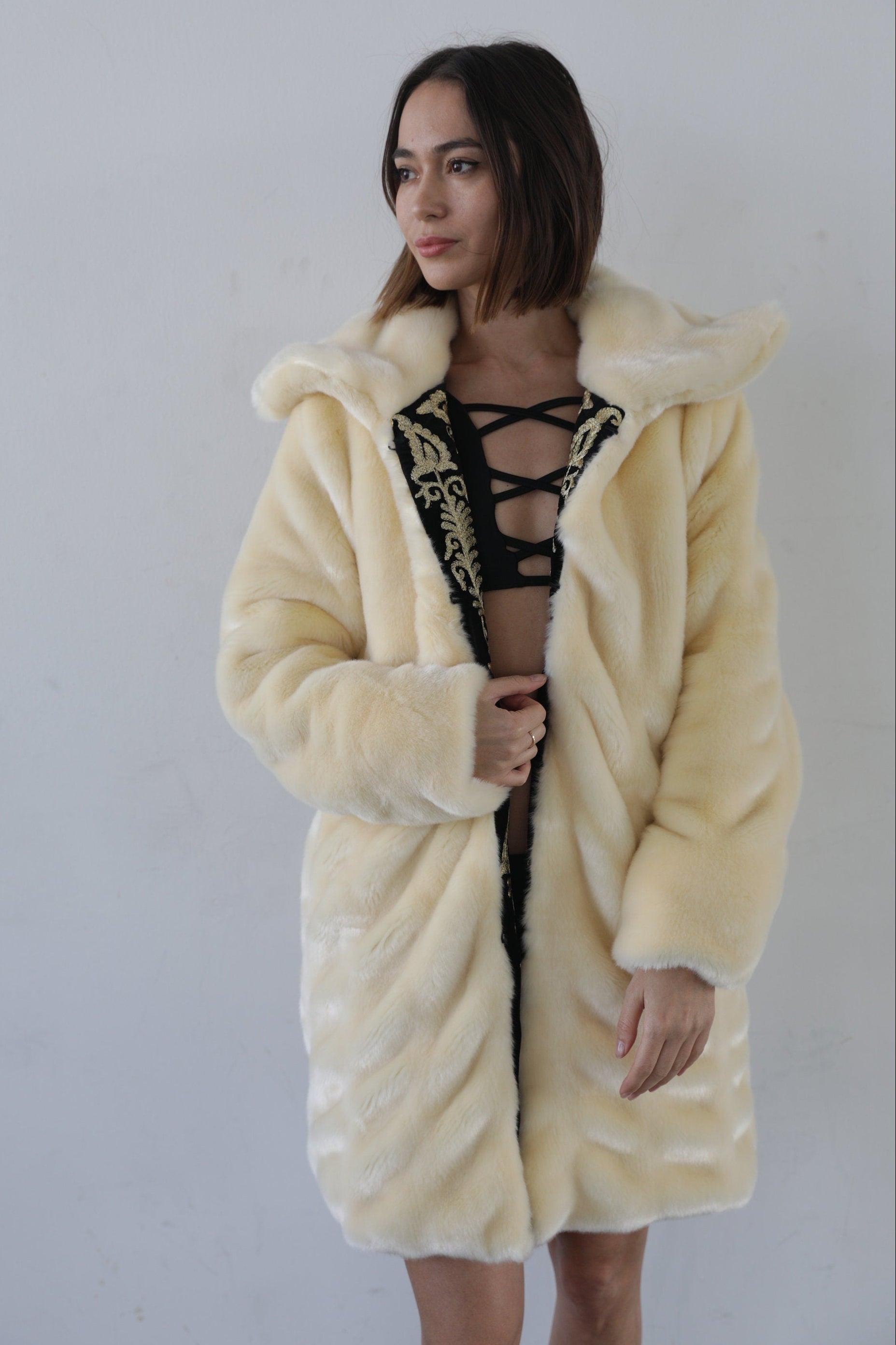 ALIVE Embroidery Fur Coat