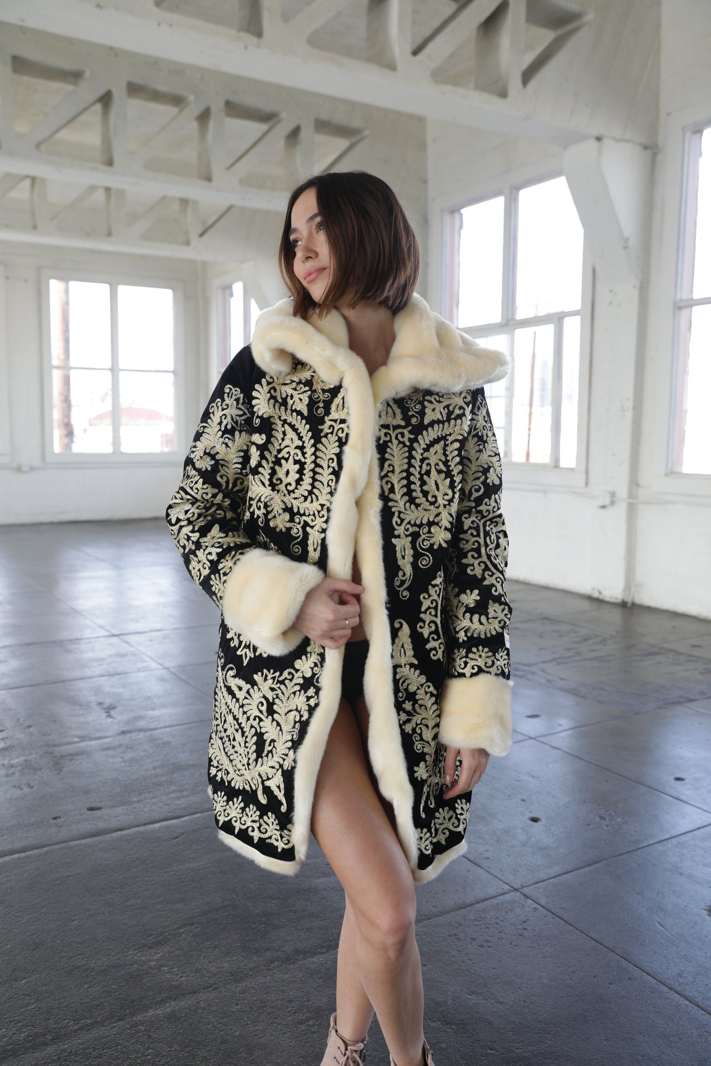 ALIVE Embroidery Fur Coat